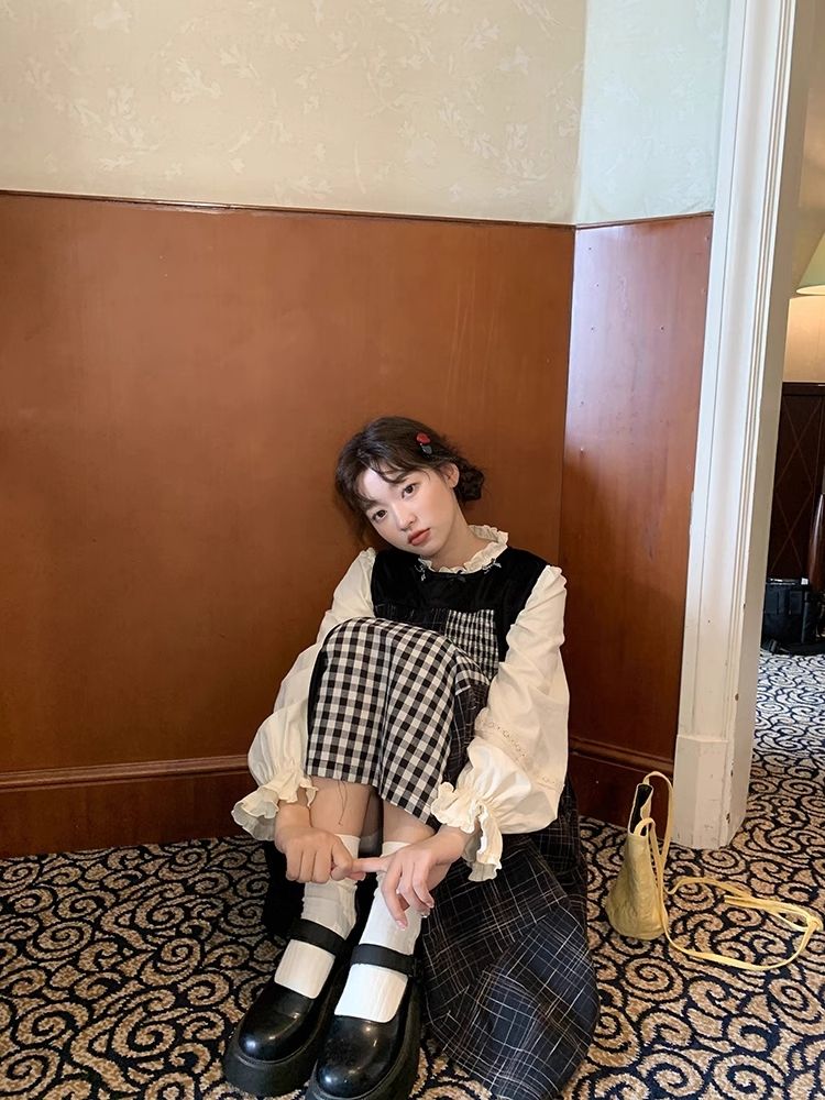 Wooden earring collar flared sleeve blouse【s0000005906】