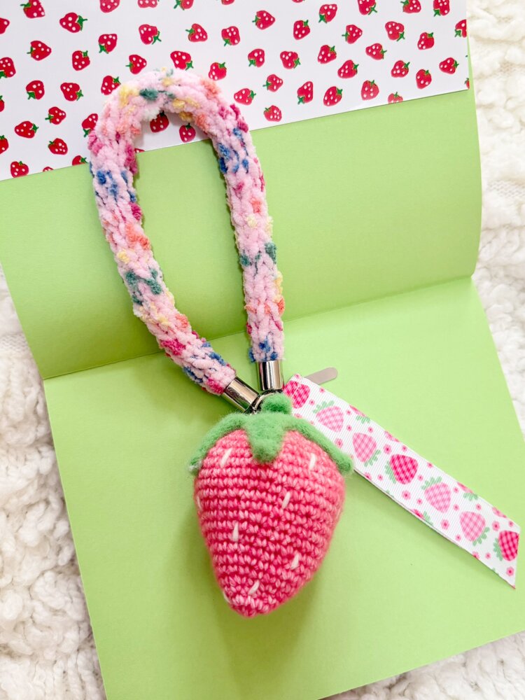 Hand Knitted Strawberry Phone Cord【s0000015612】