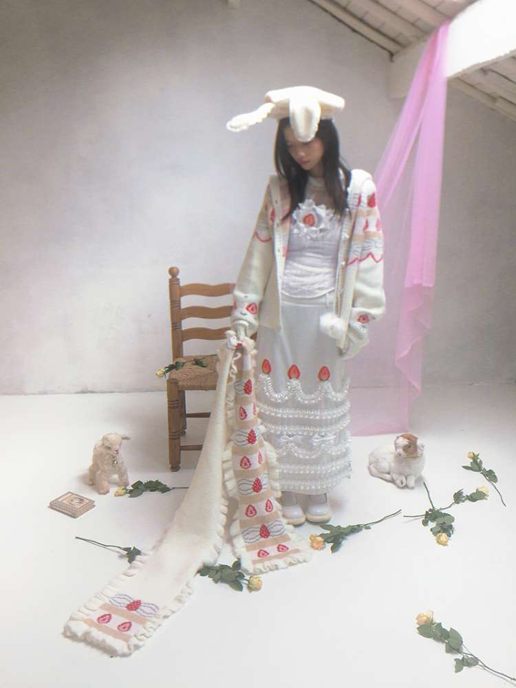 Cream Strawberry Cake Jacquard Scarf【s0000014526】