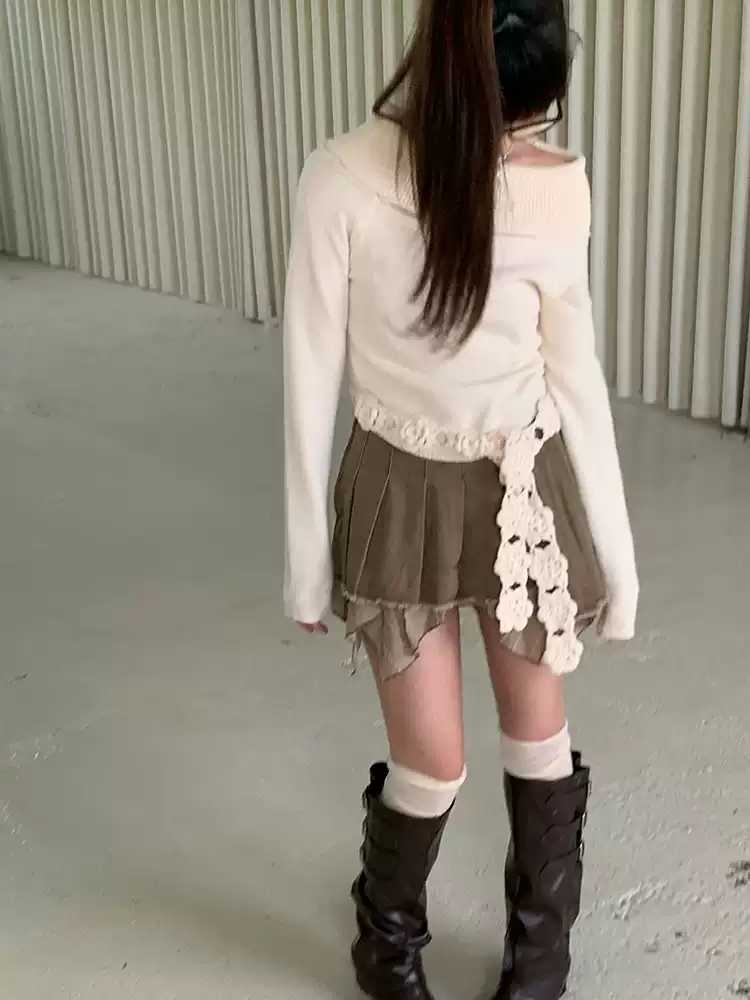 Beige one-shoulder sweater【s0000010575】