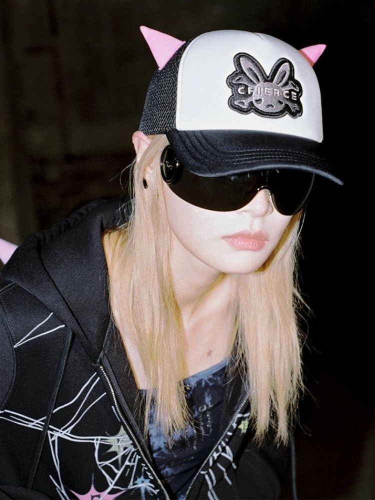 Embroidered Pointed Horn Trucker Hat [s0000004816]