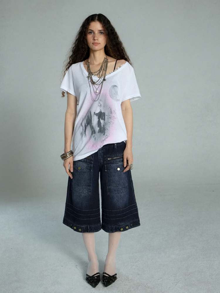 LOOSE V-NECK MYSTERIOUS PRINT T-SHIRT [S0000009023]