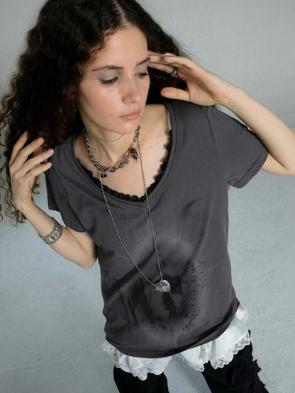 LOOSE V-NECK MYSTERIOUS PRINT T-SHIRT [S0000009023]