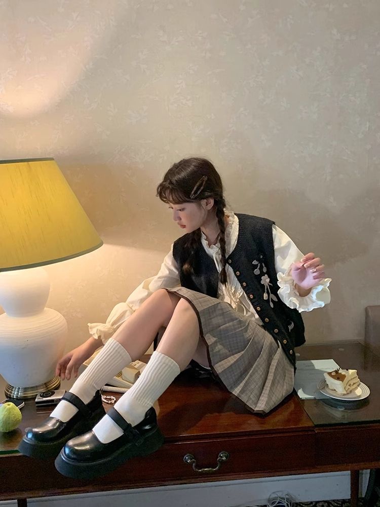 Embroidered Crochet Knit Vest【s0000005899】