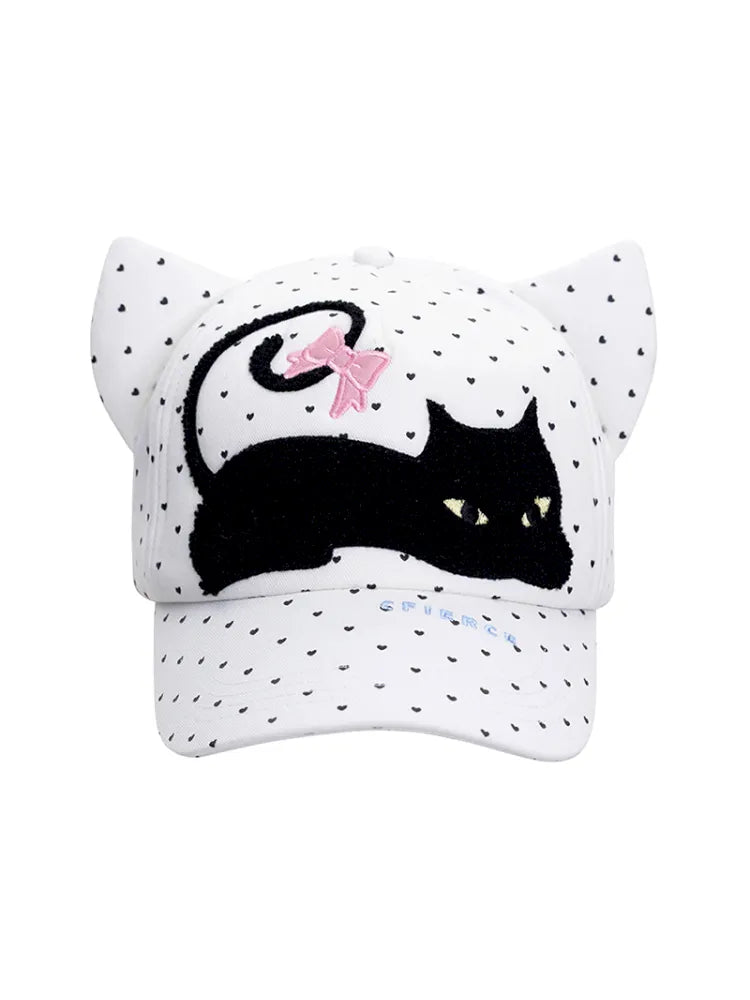 A cat's beanie hat on his head【s0000014095】