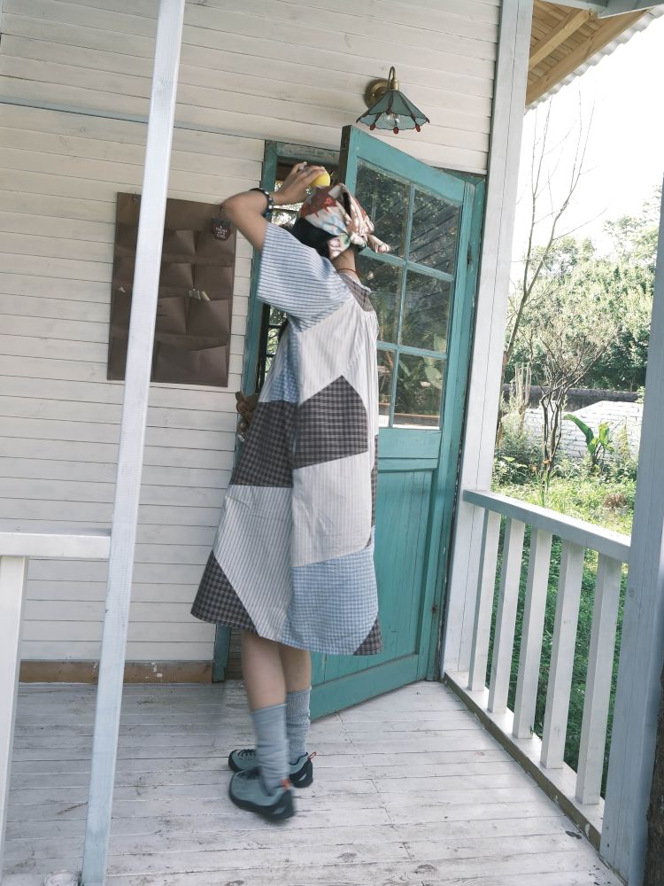 Loose-fitting short-sleeved dress【s0000012770】