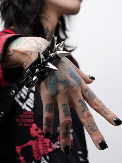 Serpentine Rivet Punk Gothic Bracelet【s0000018973】