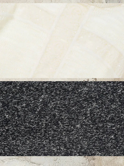 Asymmetrical fringe detailing on a niche knit top【s0000014136】