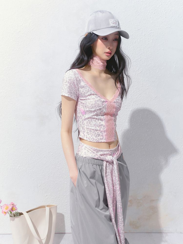 Deep V-neck short t-shirt【s0000012152】
