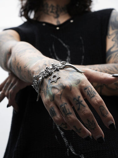 Heavy Gothic Rivet Bracelet【s0000018999】