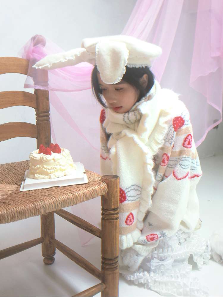 Cream Strawberry Cake Jacquard Scarf【s0000014526】