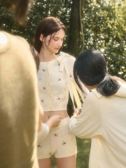 Floral Print “Mix & Match” Sweet Floral Knit Top【s0000014324】