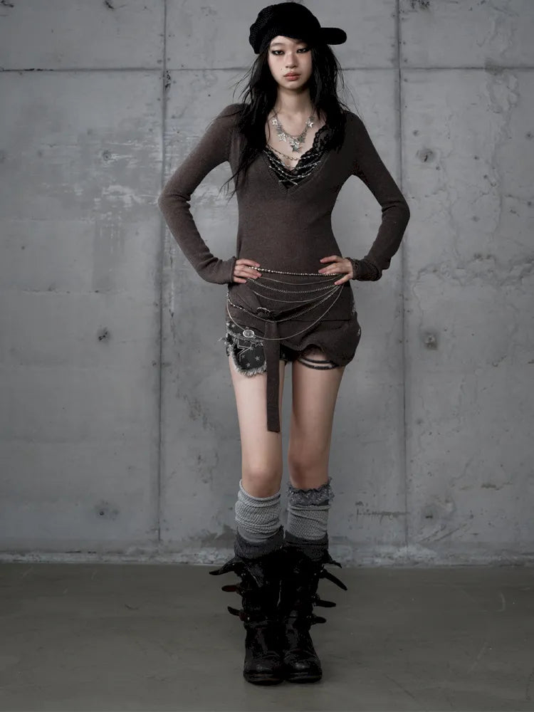 Slim-Fit V-Neck Long-Sleeve Knit Top【s0000013947】