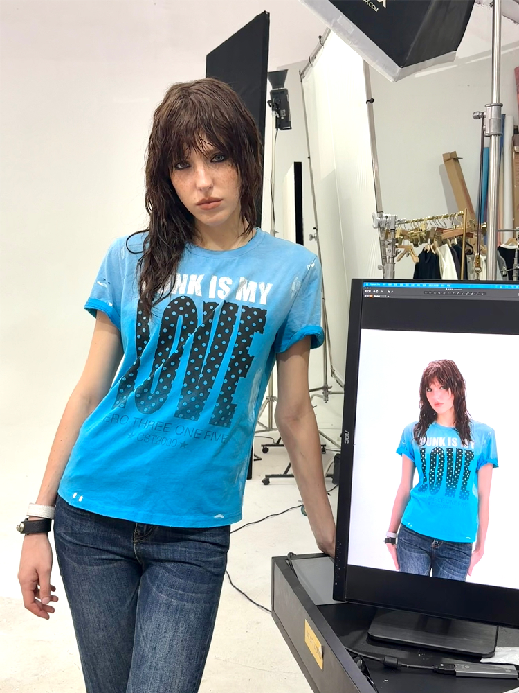 Gradient LOVE Rolled Short-Sleeve Tee【s0000018278】