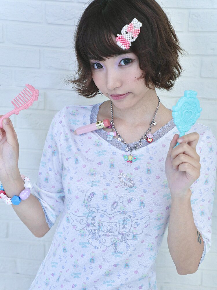 Floral V-Neck Mid-Sleeve Tee【s0000017133】