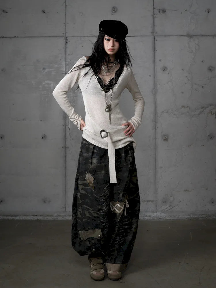 Slim-Fit V-Neck Long-Sleeve Knit Top【s0000013947】