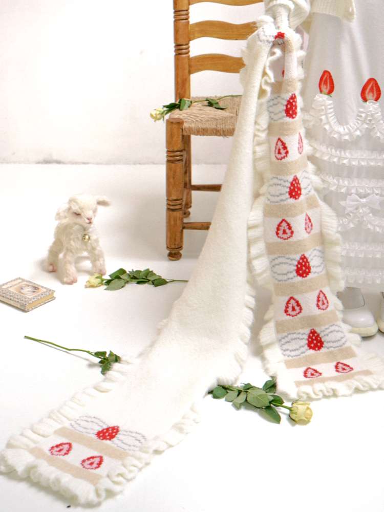 Cream Strawberry Cake Jacquard Scarf【s0000014526】