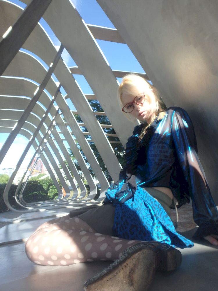 Metallic-colored broken polarized blue mesh cardigan【s0000013178】