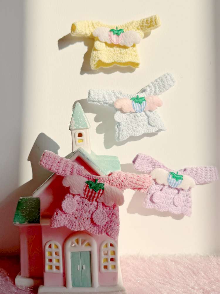 Knitted Strawberry Hairpin Sweater【s0000015111】