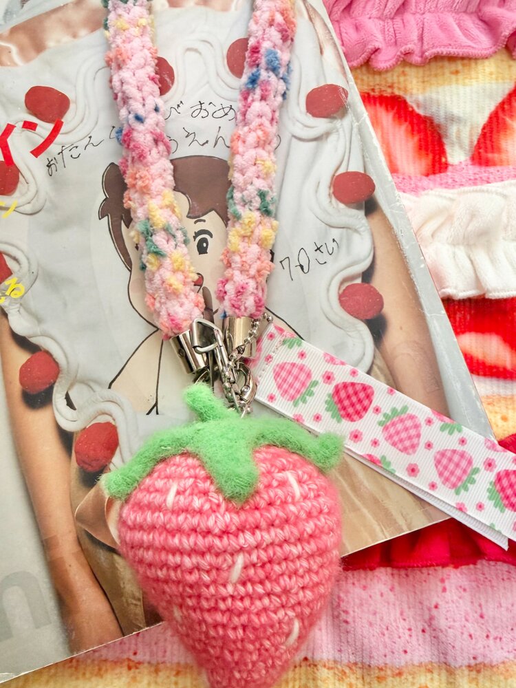 Hand Knitted Strawberry Phone Cord【s0000015612】