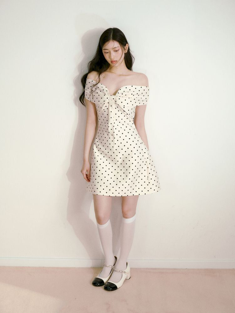 Polka dot three-dimensional bow one-shoulder waisted dress【s0000013238】