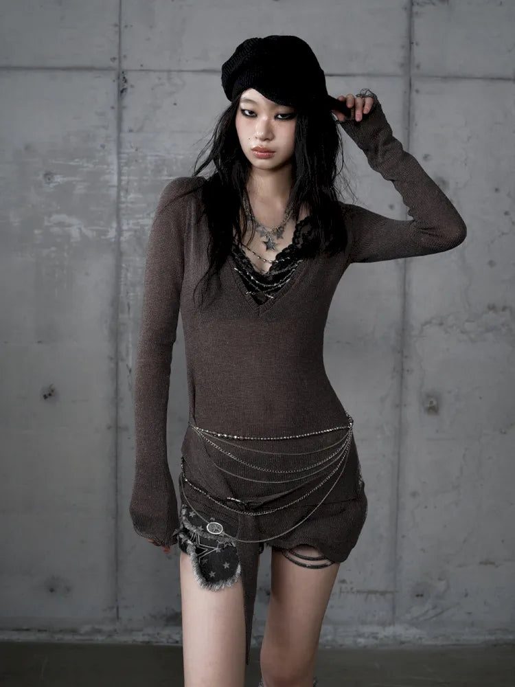 Slim-Fit V-Neck Long-Sleeve Knit Top【s0000013947】