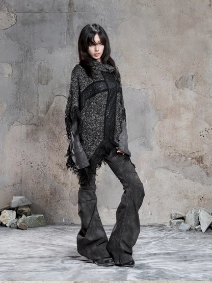 Asymmetrical fringe detailing on a niche knit top【s0000014136】