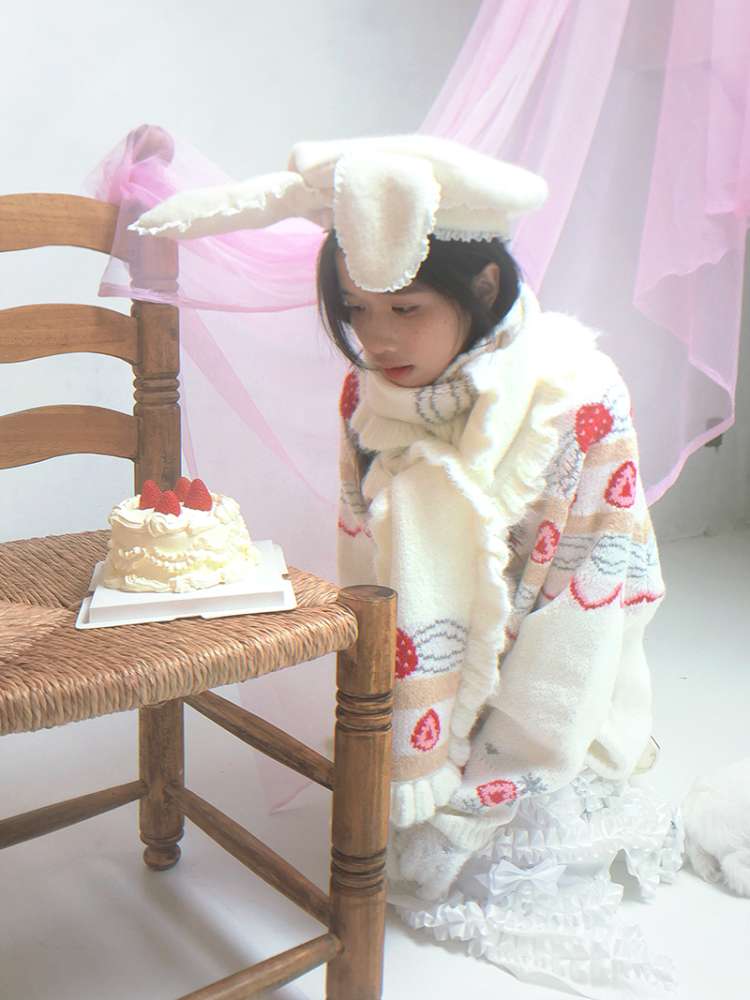 Cream Strawberry Cake Jacquard Scarf【s0000014526】 – SCULTURE