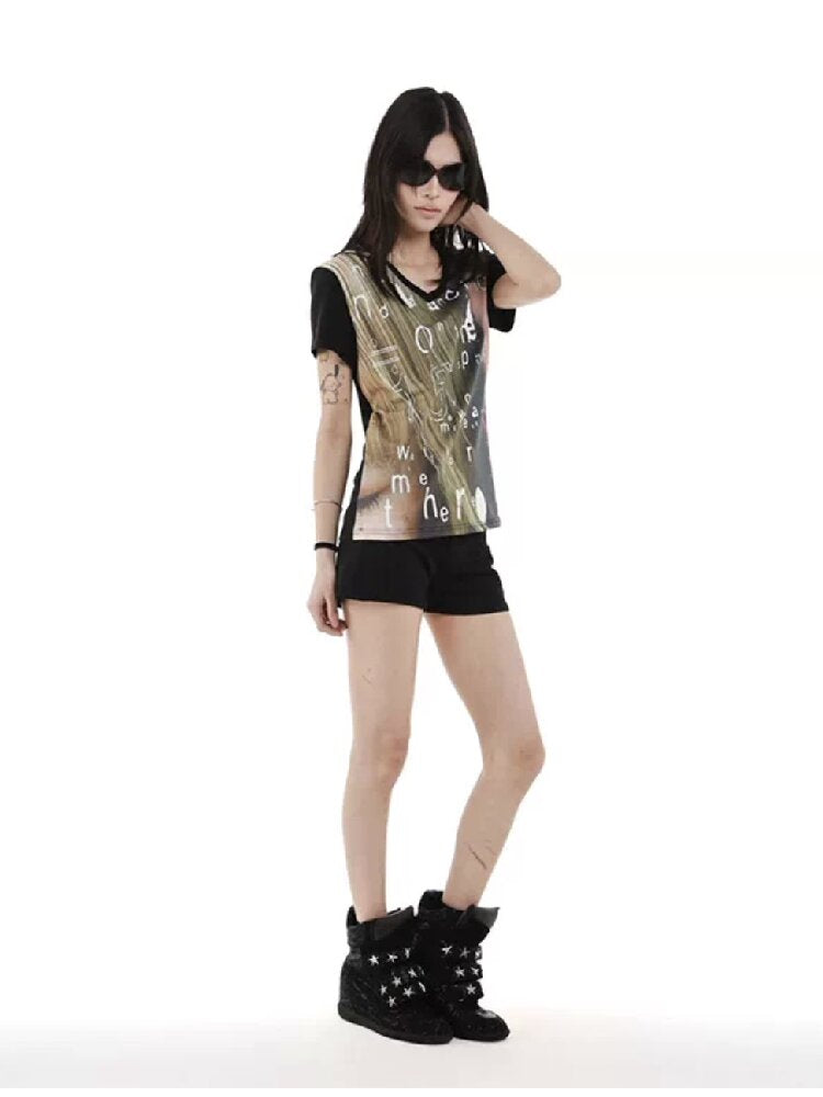 Graphic Portrait Print V-Neck Tee【s0000018250】