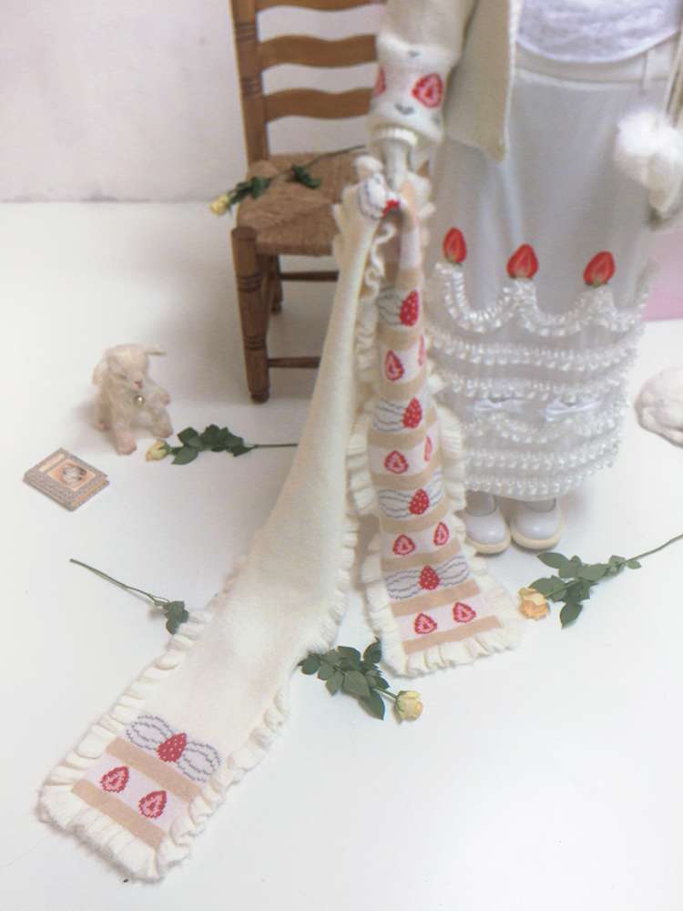 Cream Strawberry Cake Jacquard Scarf【s0000014526】