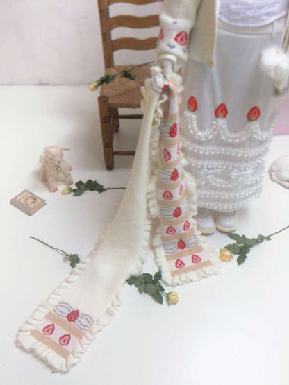 Cream Strawberry Cake Jacquard Scarf【s0000014526】