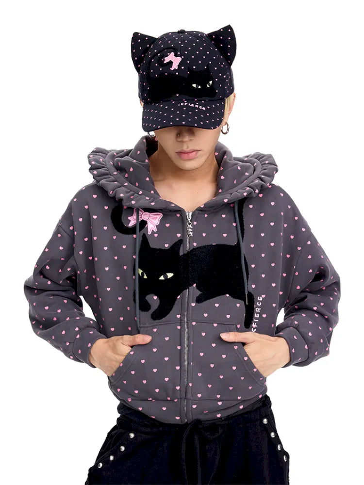 A cat's beanie hat on his head【s0000014095】