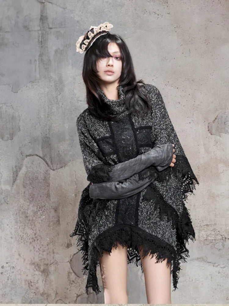 Asymmetrical fringe detailing on a niche knit top【s0000014136】