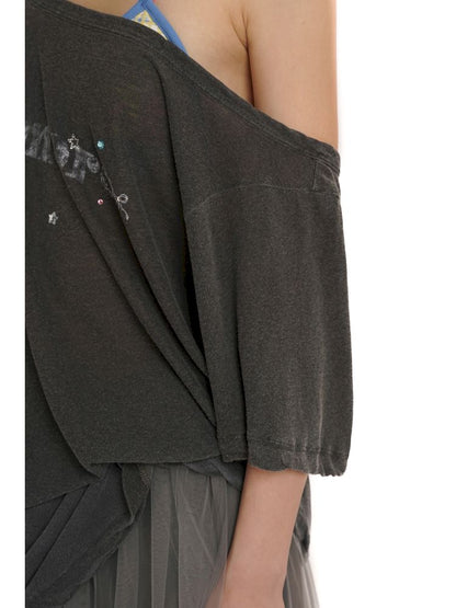 Loose-fitting off-the-shoulder T-shirt【s0000012562】