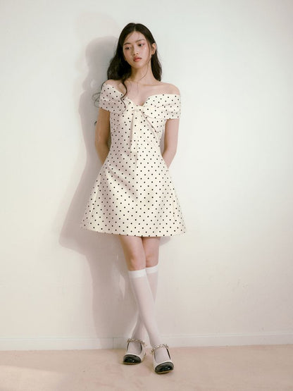 Polka dot three-dimensional bow one-shoulder waisted dress【s0000013238】