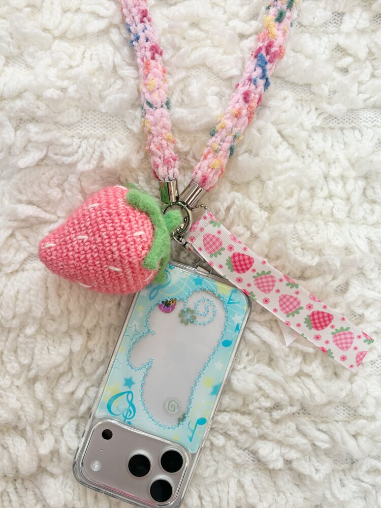 Hand Knitted Strawberry Phone Cord【s0000015612】 – SCULTURE（エス
