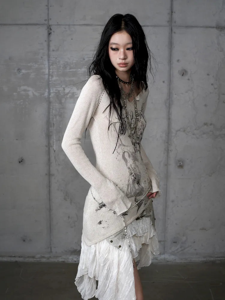 Slim-Fit V-Neck Long-Sleeve Knit Top【s0000013947】