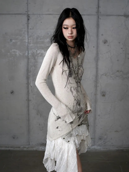 Slim-Fit V-Neck Long-Sleeve Knit Top【s0000013947】