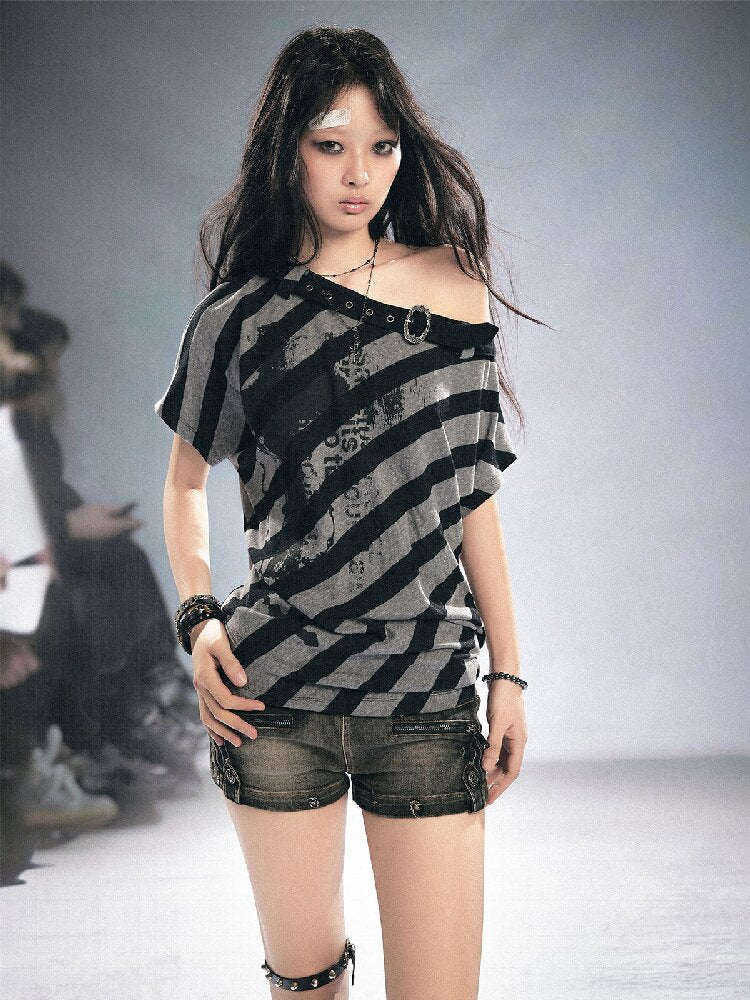 Bat Striped Graffiti Loose T-Shirt【s0000016215】