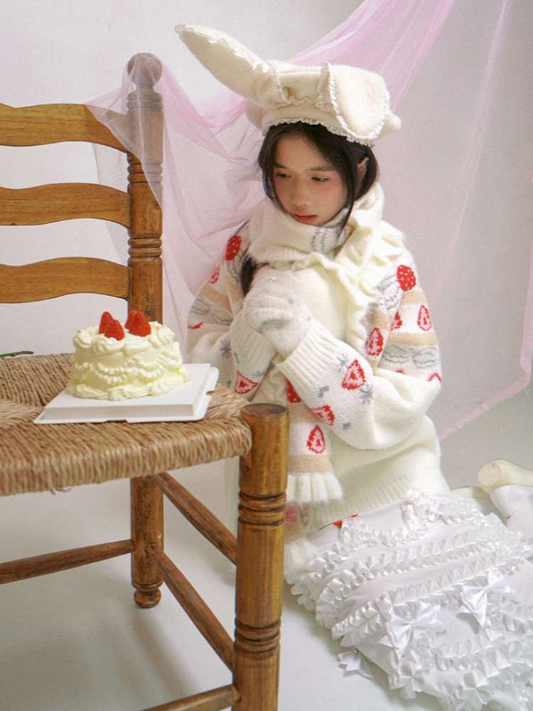 Cream Strawberry Cake Jacquard Scarf【s0000014526】 – SCULTURE