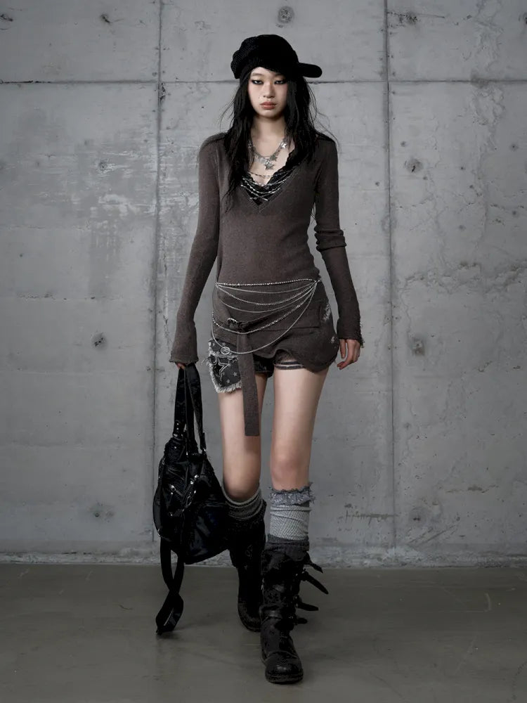 Slim-Fit V-Neck Long-Sleeve Knit Top【s0000013947】