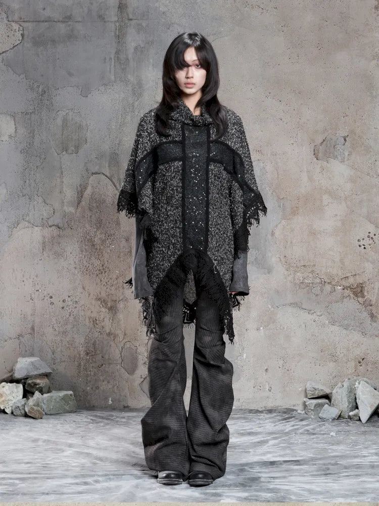 Asymmetrical fringe detailing on a niche knit top【s0000014136】