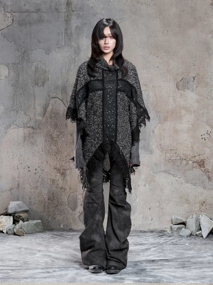 Asymmetrical fringe detailing on a niche knit top【s0000014136】