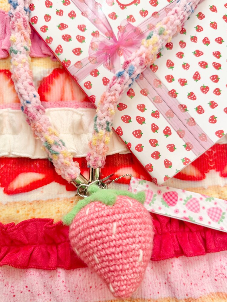 Hand Knitted Strawberry Phone Cord【s0000015612】