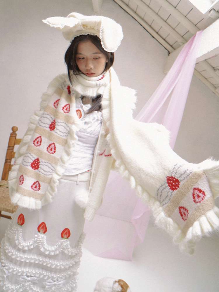 Cream Strawberry Cake Jacquard Scarf【s0000014526】