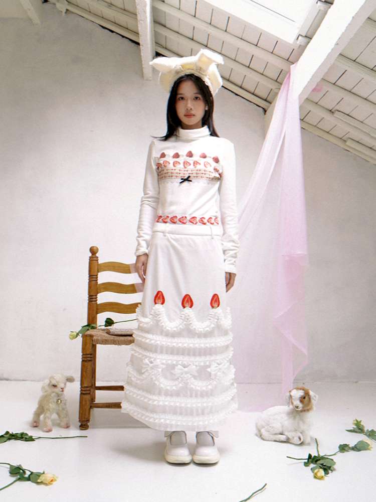 Strawberry Cake Print High-Neck T-Shirt【s0000014530】