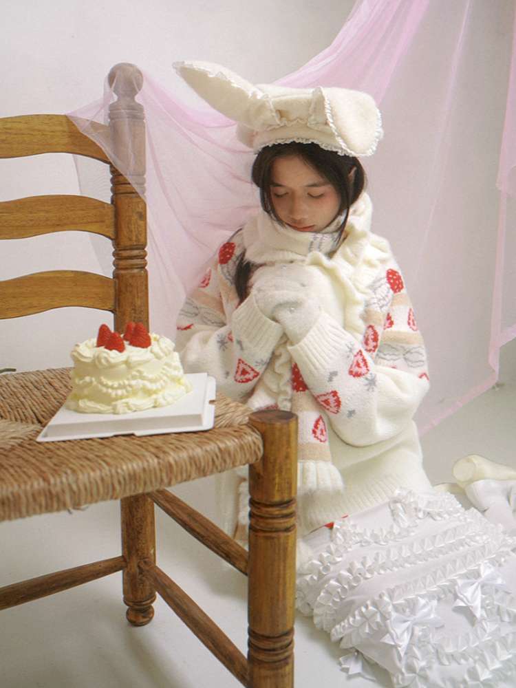 Cream Strawberry Cake Jacquard Scarf【s0000014526】