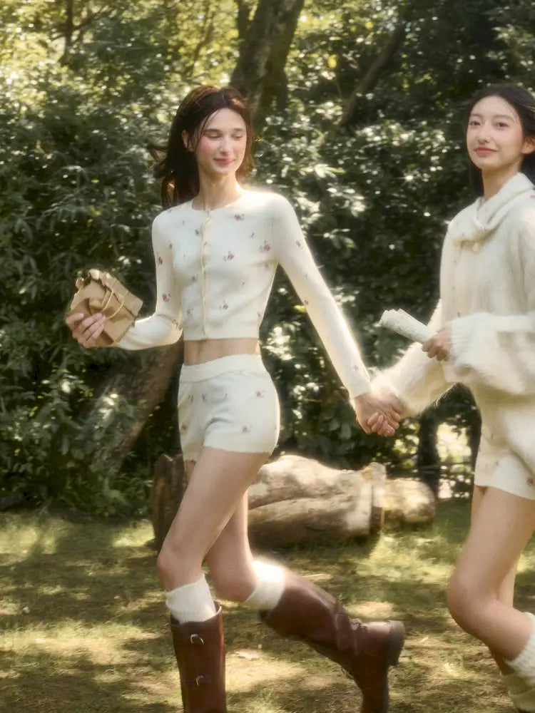 Floral Print “Mix & Match” Sweet Floral Knit Top【s0000014324】