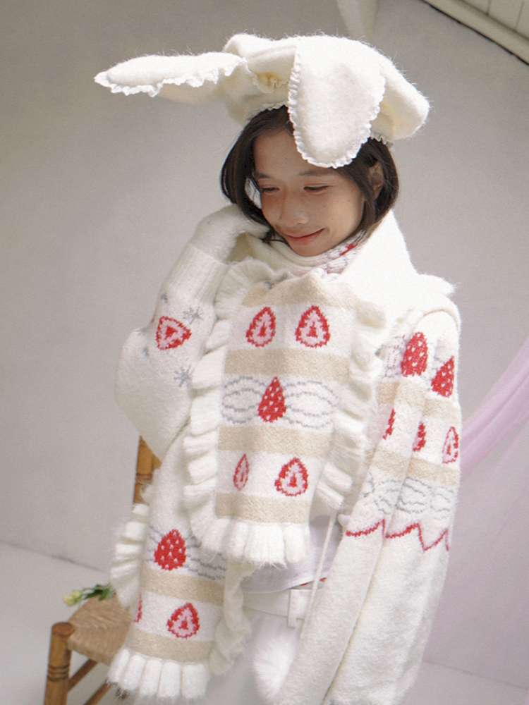 Cream Strawberry Cake Jacquard Scarf【s0000014526】