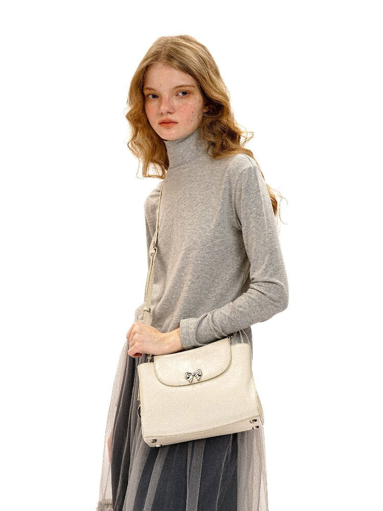 Cowhide Bow Flap Crossbody Bag【s0000016132】